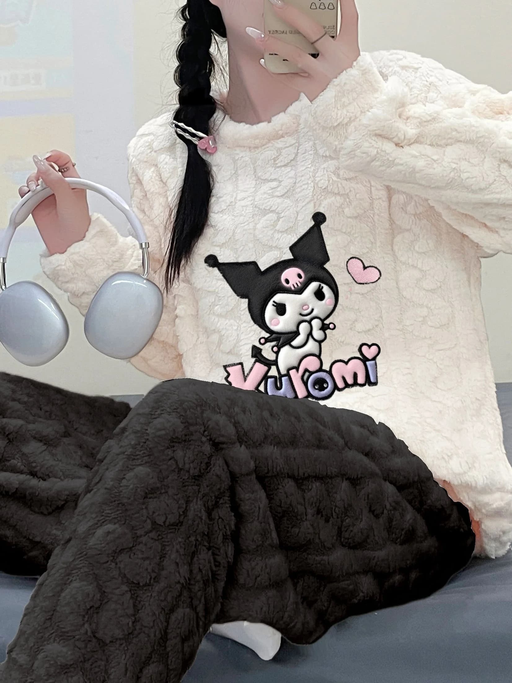 Ensemble pyjama en velours brodé Kuromi pour femme, comprenant un haut à manches longues et un panta