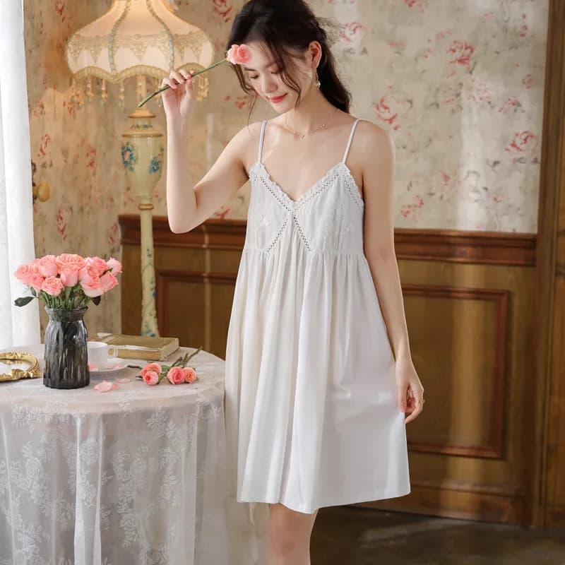 Chemise de nuit romantique avec soutien-gorge intégré pour femmes, robe en dentelle Spaghetti en cot