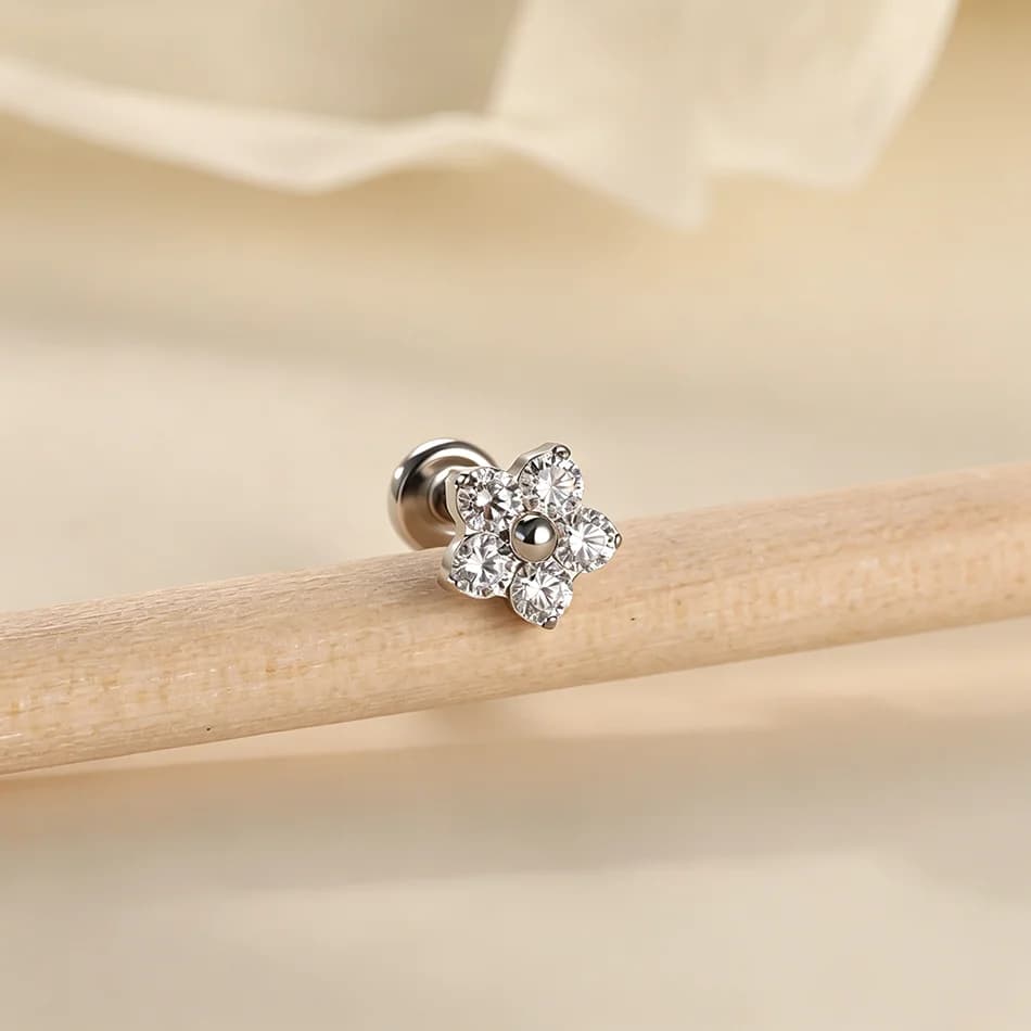Lot de 5 Piercings en Titane Cœur Fleur avec Zircon 16G pour Hélix, Labret, Lèvre, Tragus, Conch, Ca