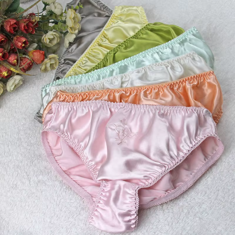 Vente chaude 2025 nouvelle couleur 100% culotte en soie naturelle femme slip trigonométrique taille