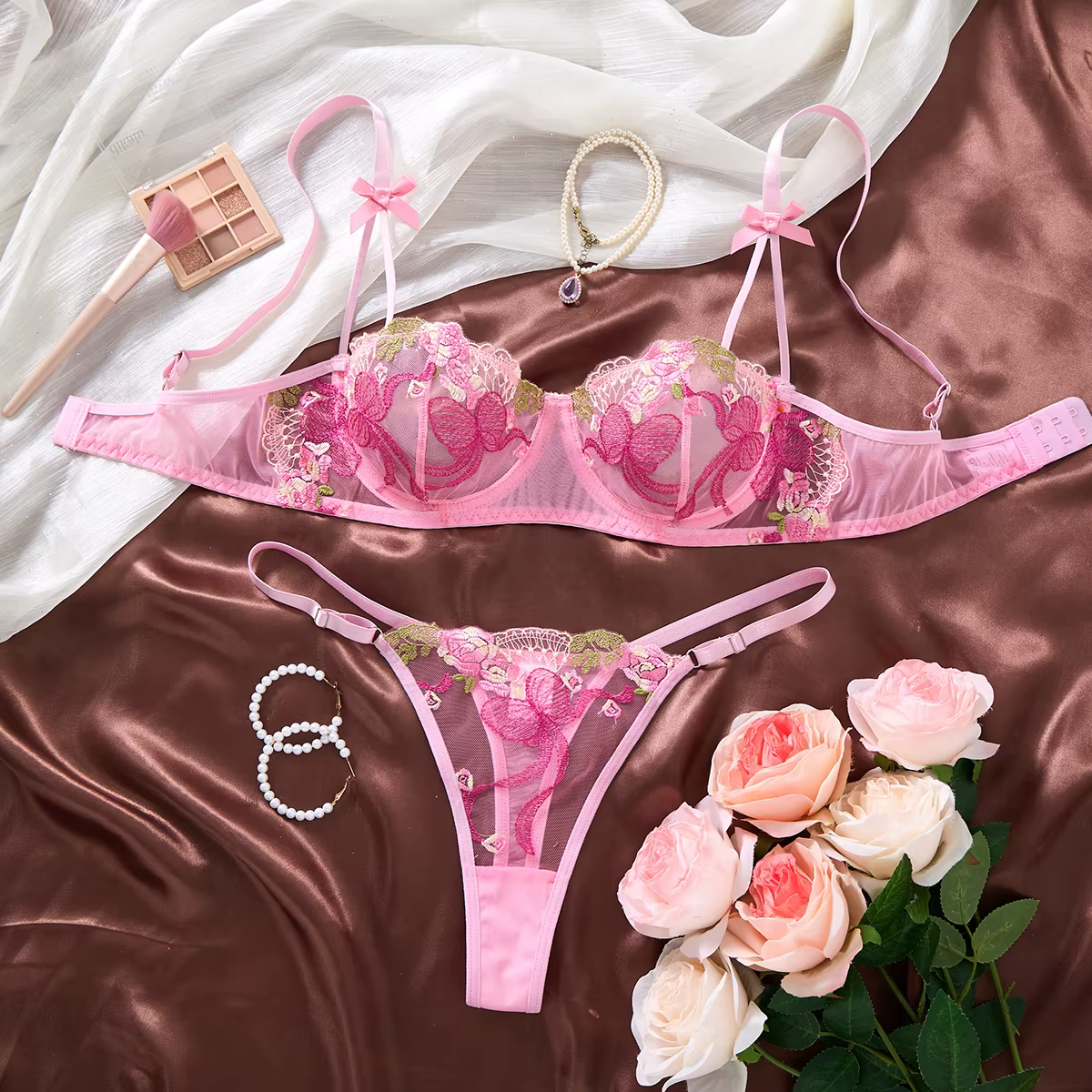 Ensemble de lingerie rose esthétique Coquette, broderie florale, dentelle, avec détails nœuds, nuise