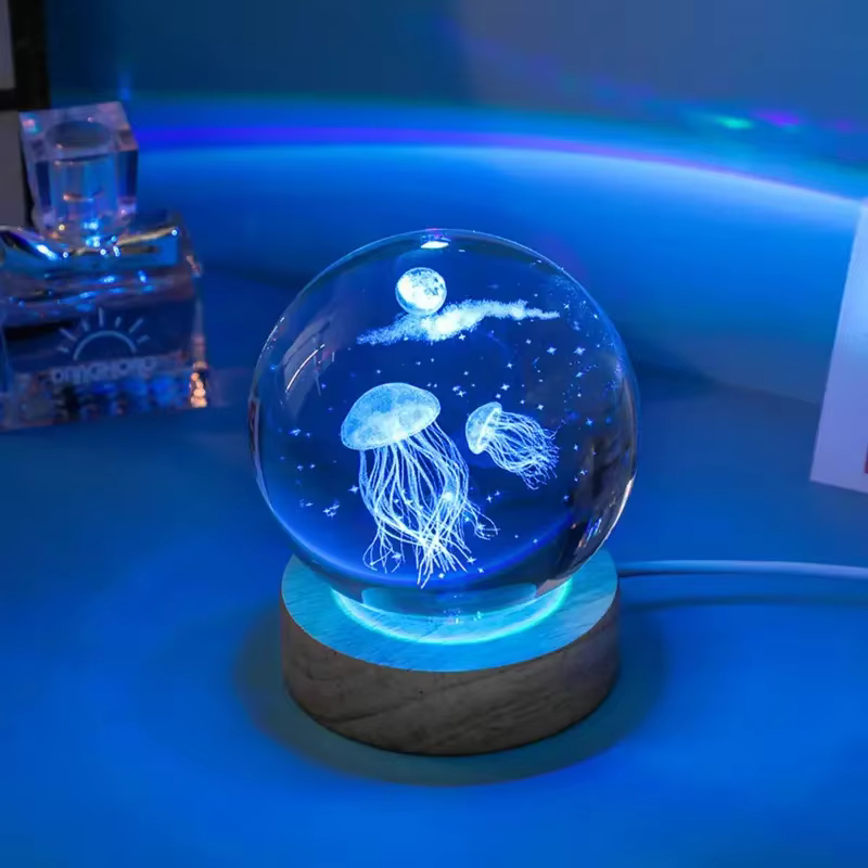 1 boule de cristal en forme de méduse des profondeurs marines, lampe de nuit en verre alimentée par