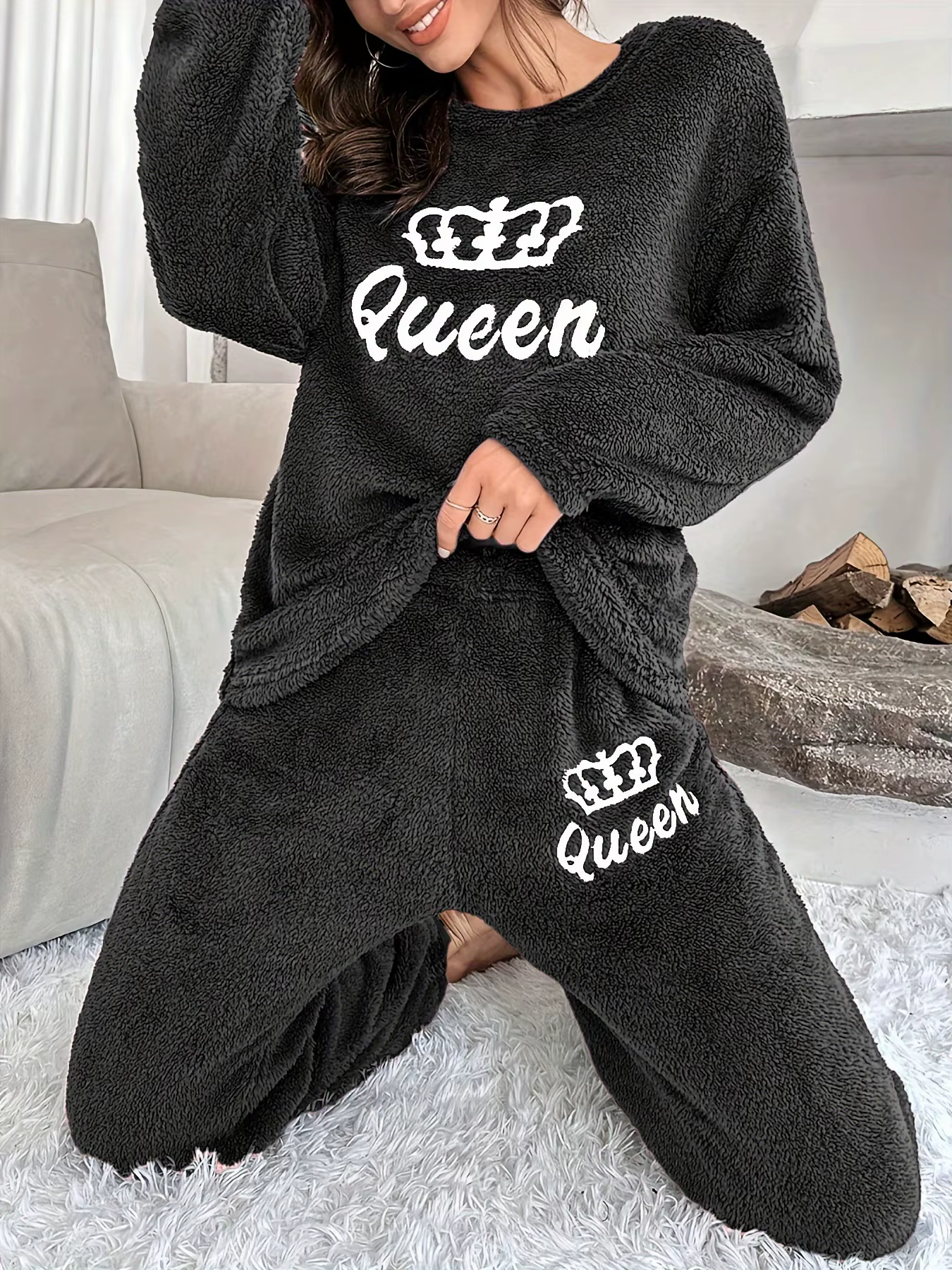 Ensemble pyjama en velours pour femme, composé d'un haut à manches longues et d'un pantalon assorti,