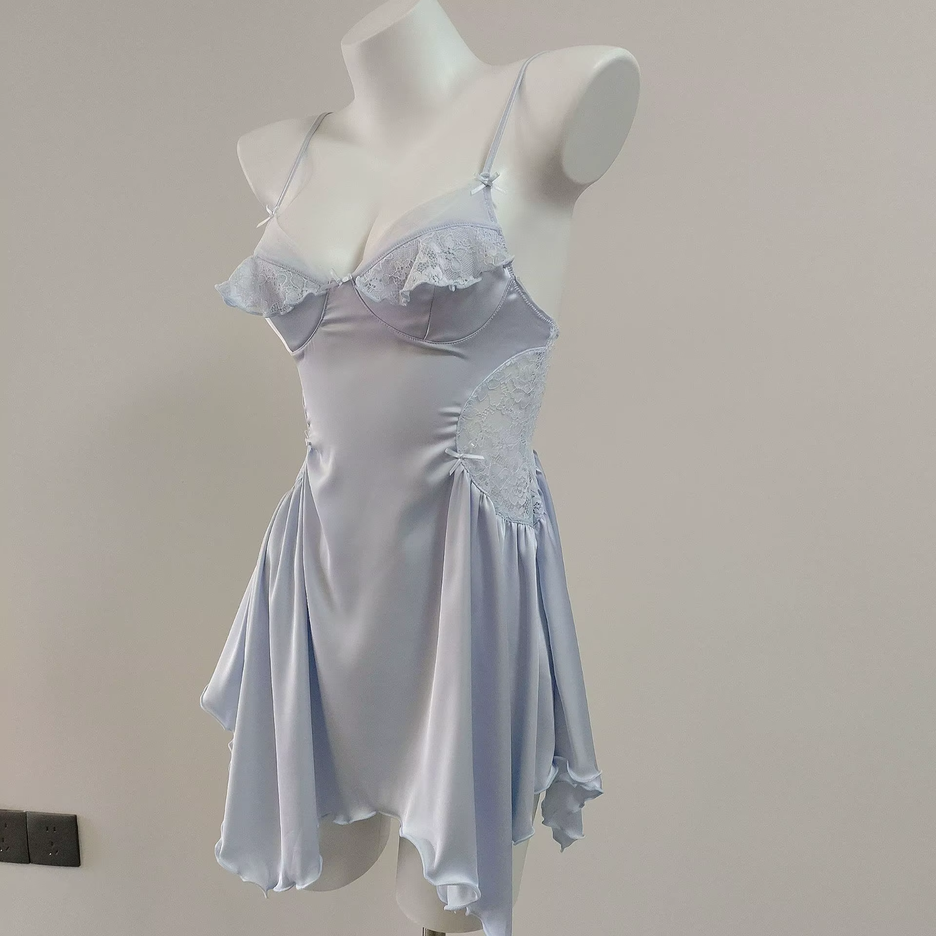 Light Bue chemises de nuit 2025 nouveau pyjama Sexy chemises de nuit pour femmes mince dentelle creu