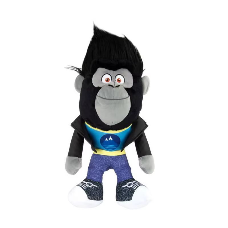 Johnny Doll avec une peluche gorille en veste en cuir noir et tenue en jean bleu, parfaite comme cad