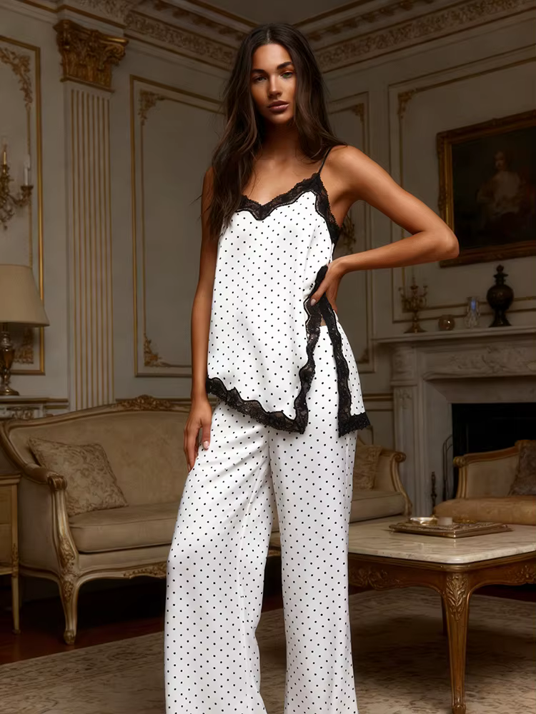 Hiloc Ensemble pyjama 2 pièces en satin à pois pour femme, haut caraco noir à bordure en dentelle et