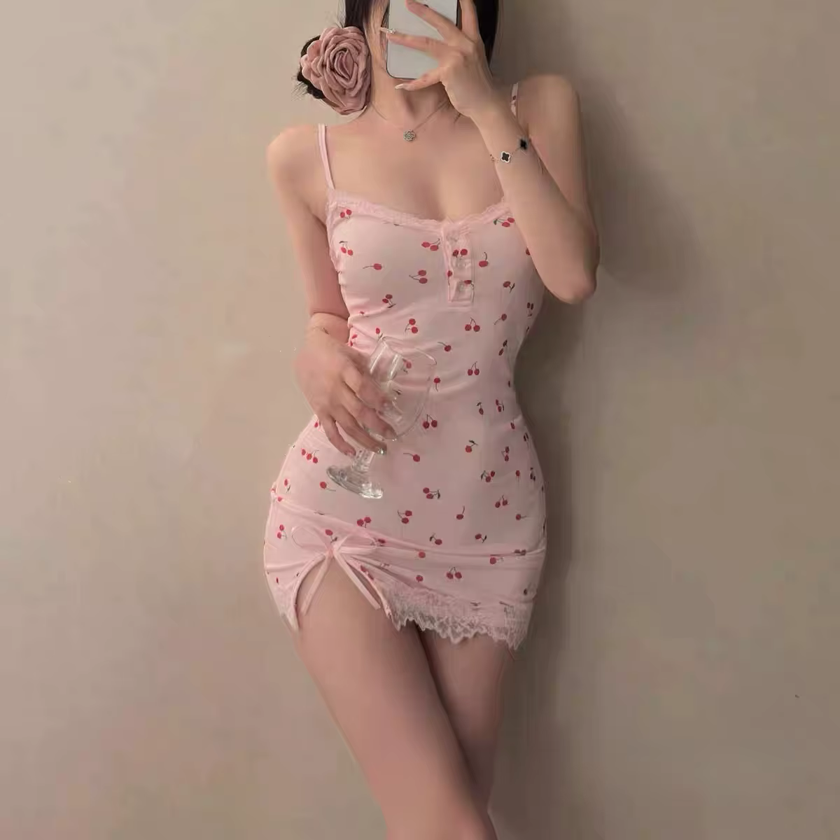 Chemise de nuit pour femme, mini-robe mignonne ajustée avec détails en dentelle, bretelles spaghetti