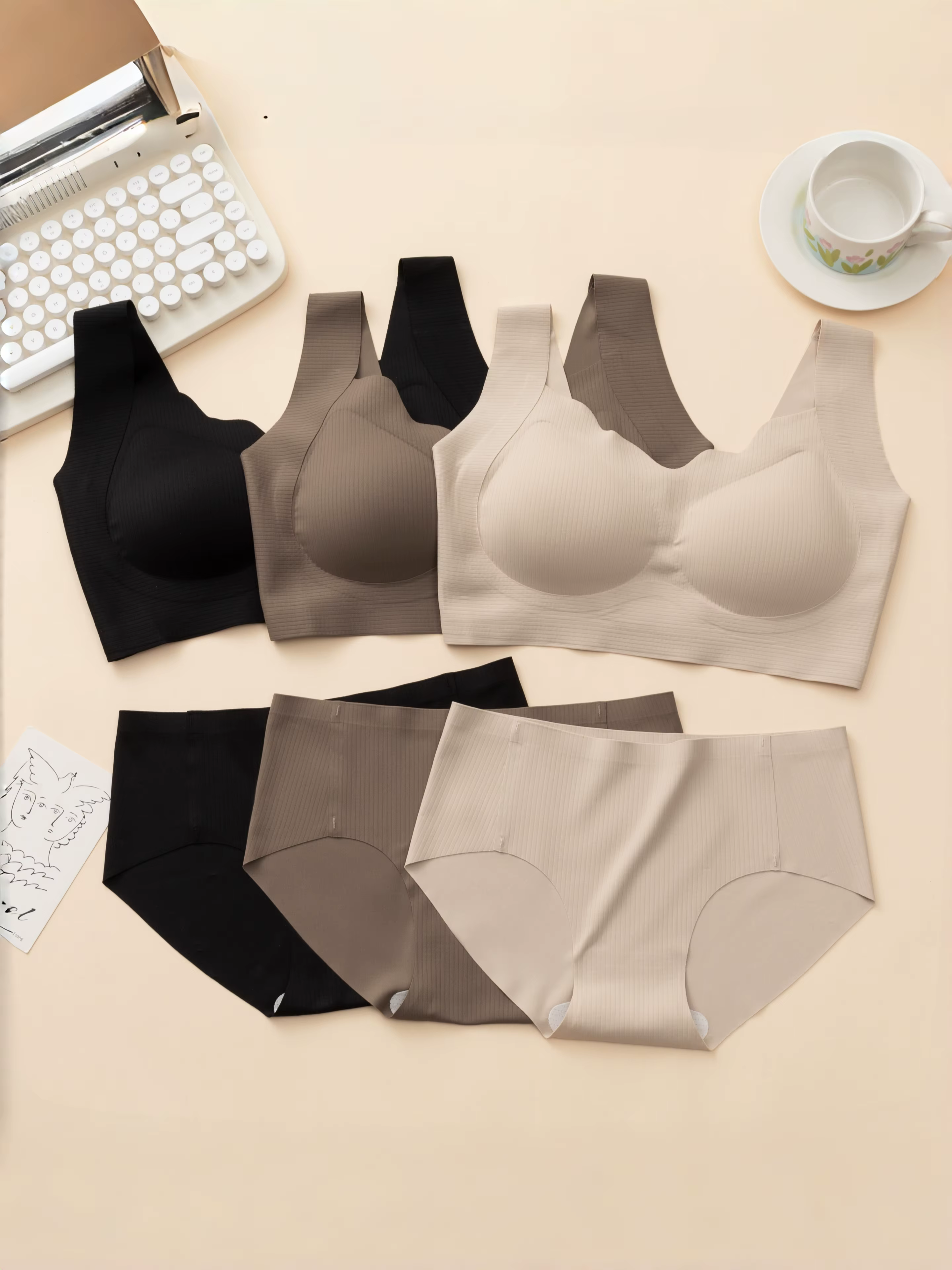 3 ensembles de lingerie avec soutien-gorge sans armatures à larges bretelles côtelées et culotte san