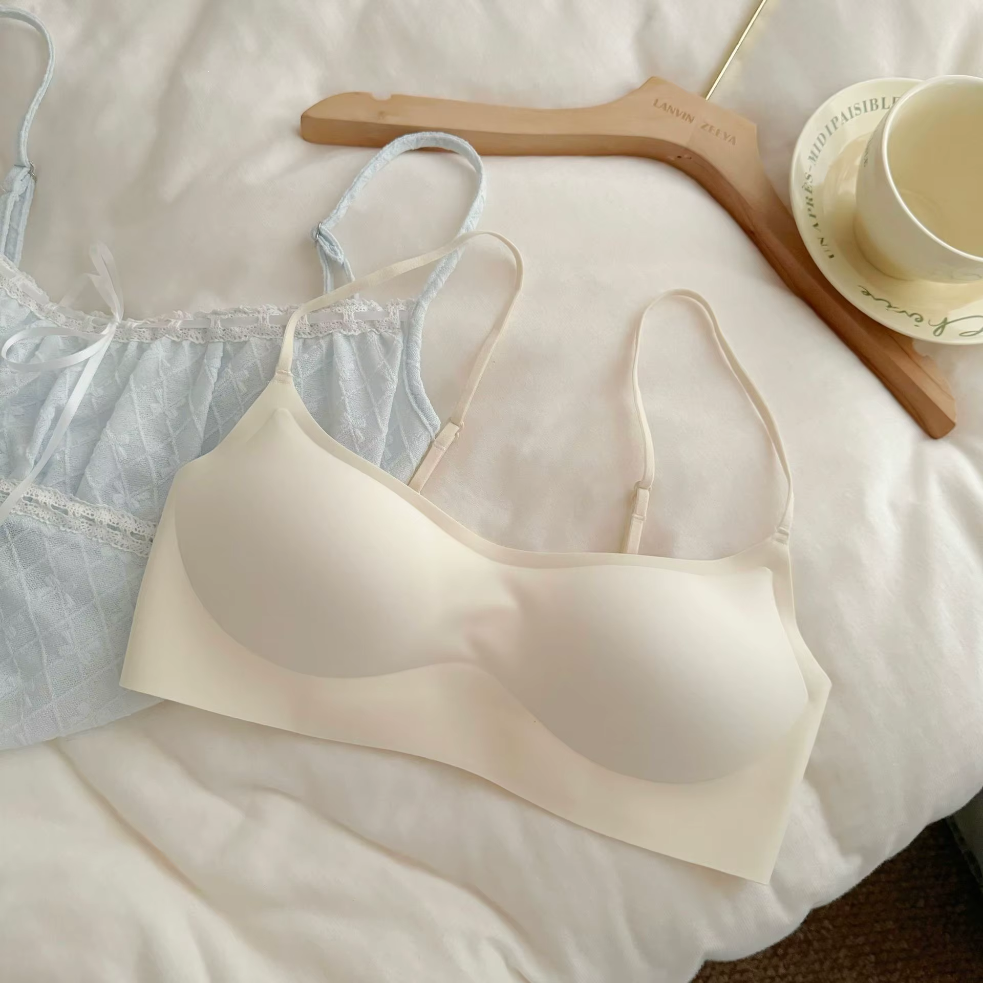 Soutien-gorge invisible sans couture pour femme, respirant, fin, monopièce, convergent, antidérapant